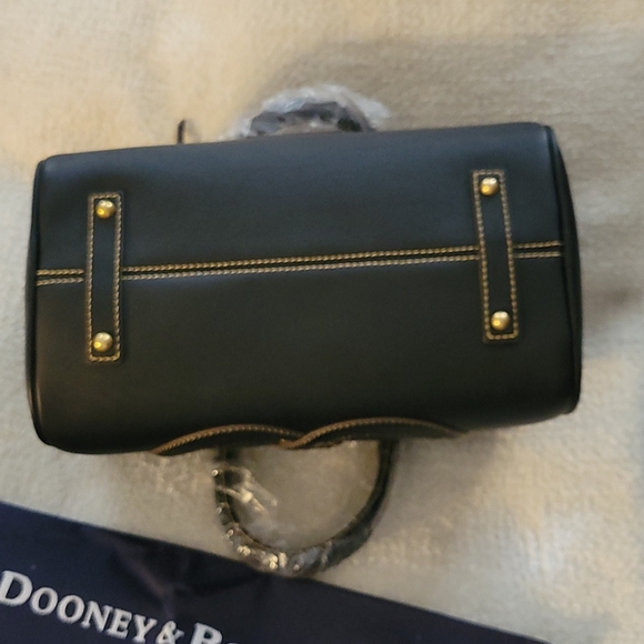 Dooney & Bourke Western smooth leather Olivia Satchel handbag. - Picture 13 of 16